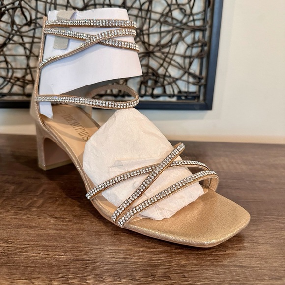 Brand new in box - Dreampairs strappy sandals - gold and rhinestone - Picture 7 of 9